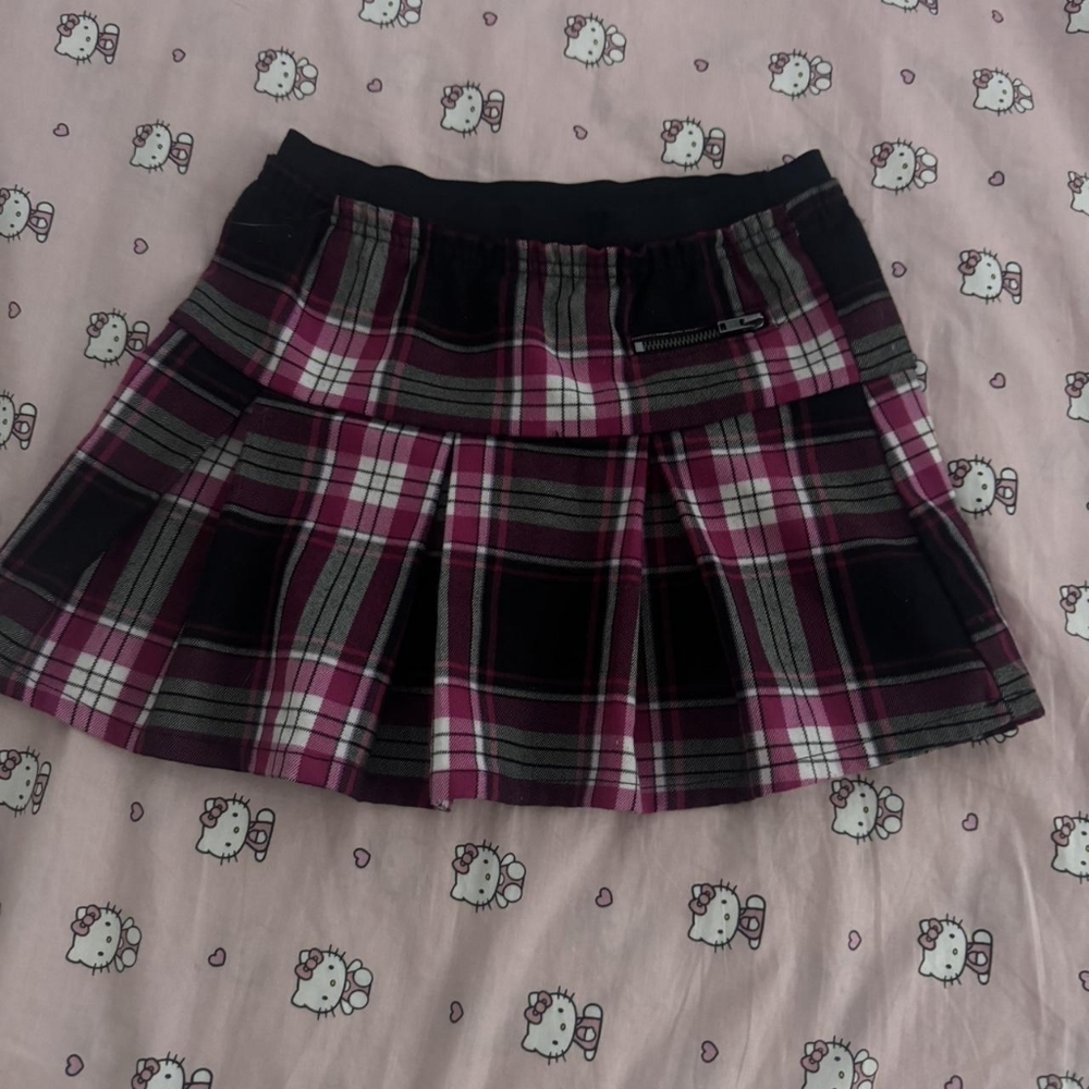 pink and black skirt